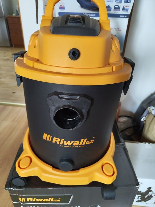 Odkurzacz piorący Riwall Pierzok