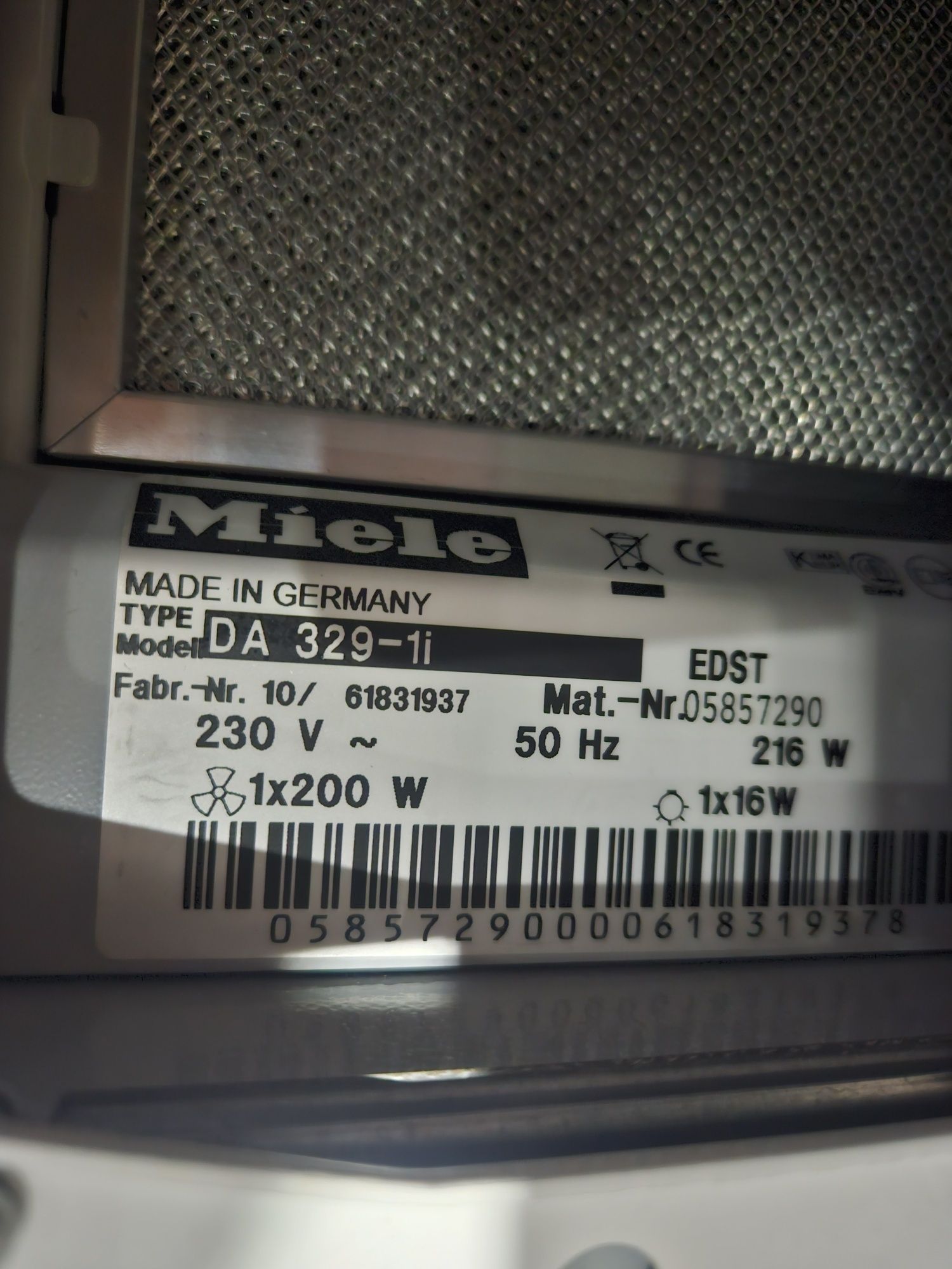 Okap podszafkowy Miele