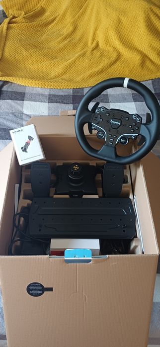 Bundle Moza R5 Volante + Pedais *Praticamente Novo*