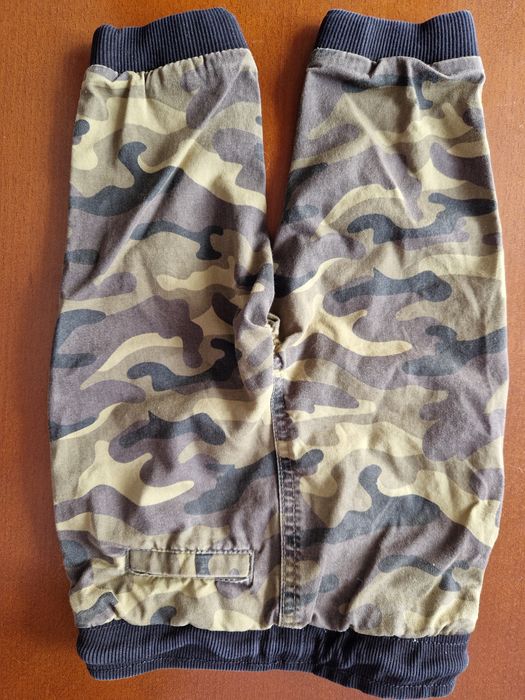 Spodnie chłopięce joggery moro na 74 cm wzrostu Reserved