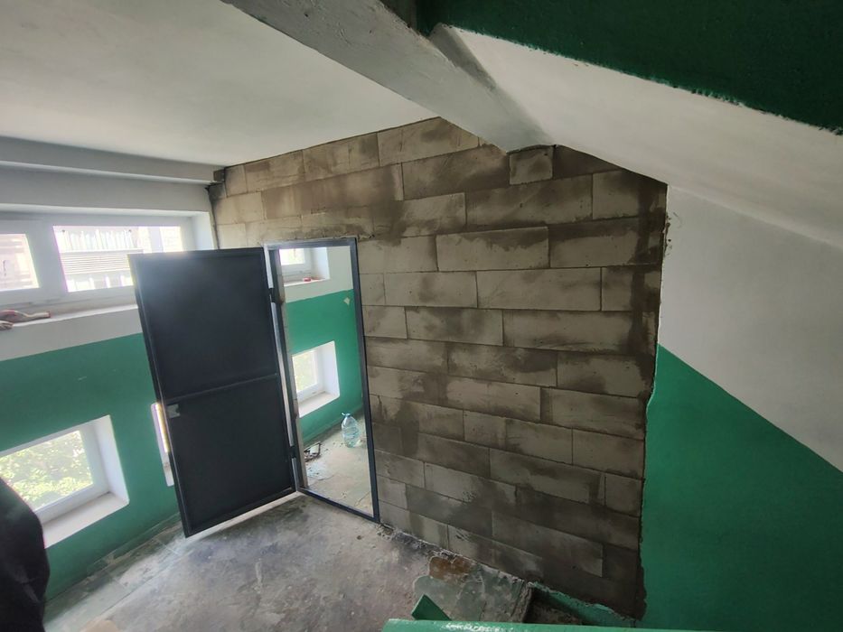 Межэтажная кладовка. Тамбур. Кладовка в подьезде.