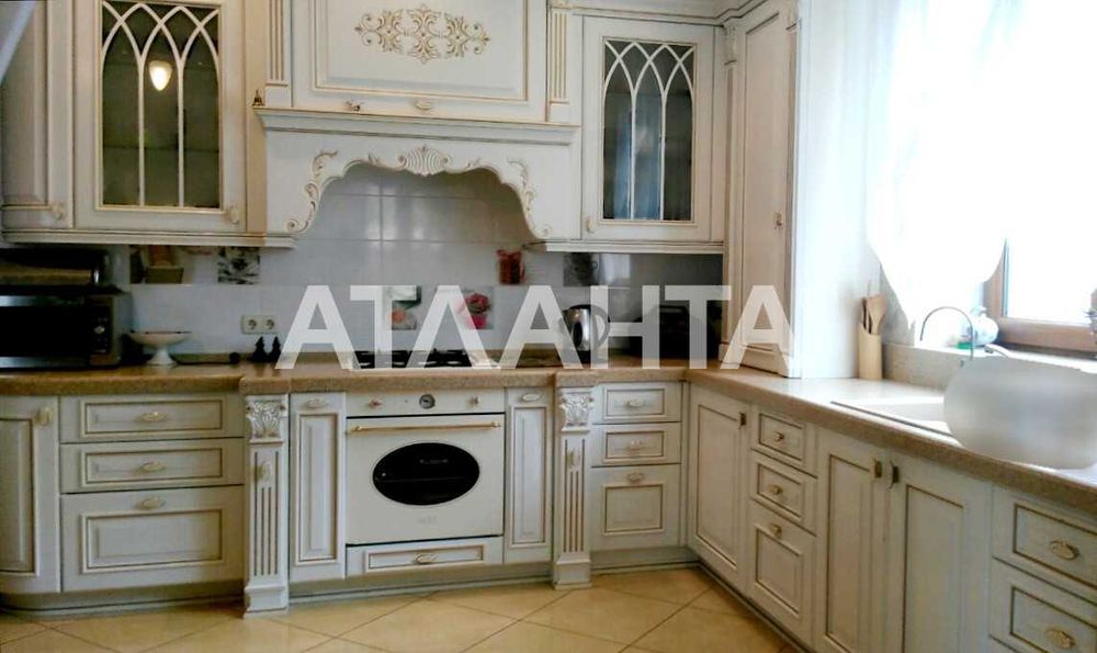 Будинок з ремонтом у Совіньоні