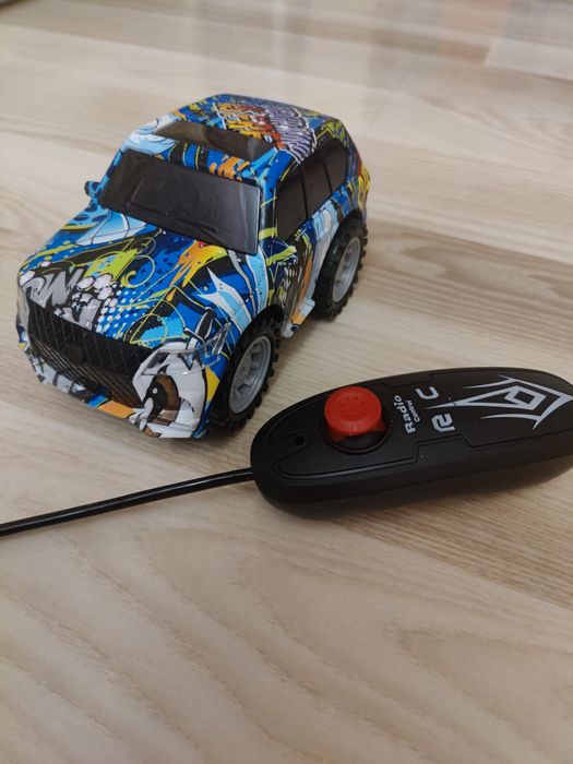 Машинка на радіоуправлінні