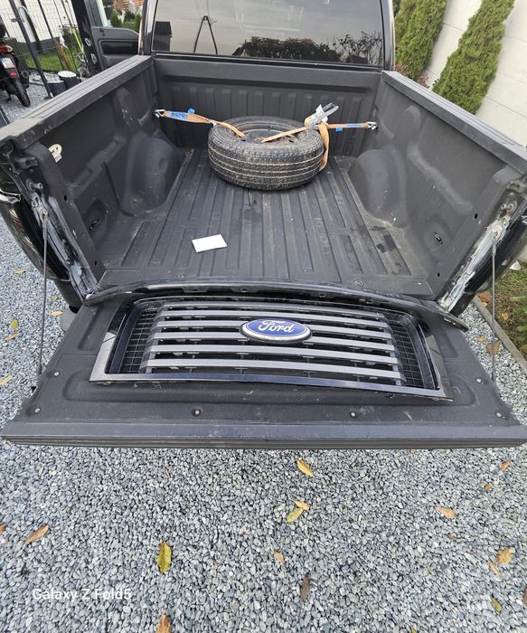 Komplet lampy przednie tylnie i gril z owiewką ford f150