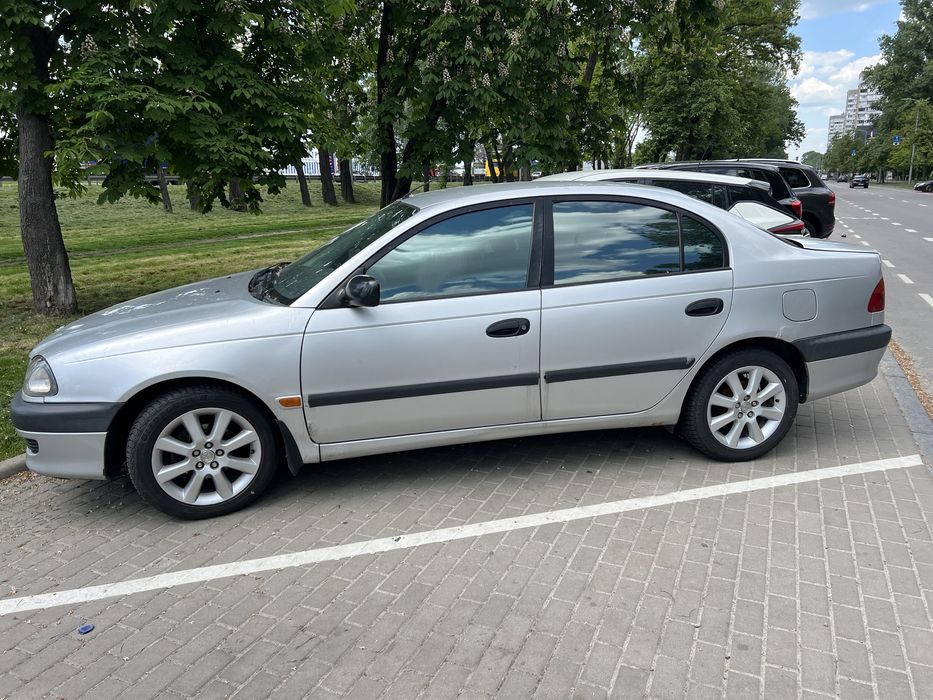 Toyota Avensis 1998 газ/бензин