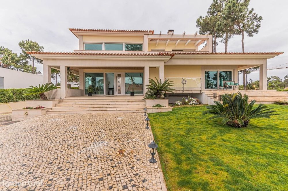 Moradia Isolada T4 + 1 com piscina, Aroeira, Almada