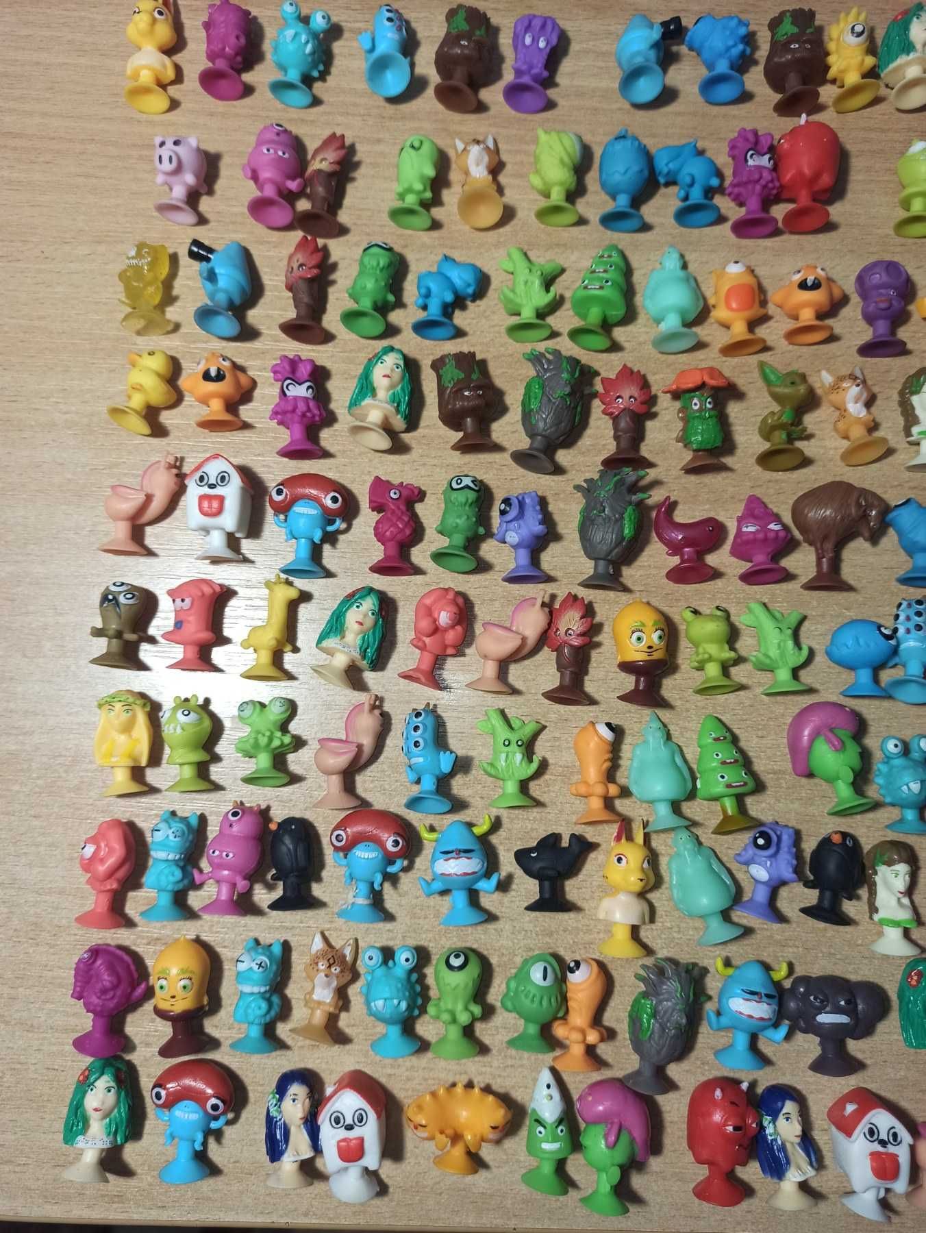 Стікез  Stikeez 320 штук