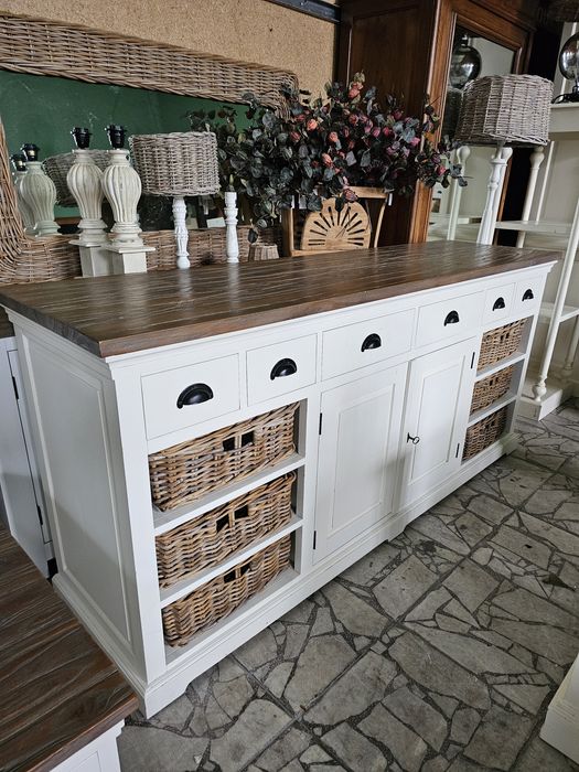 Komoda drewniana w stylu prowansalskim