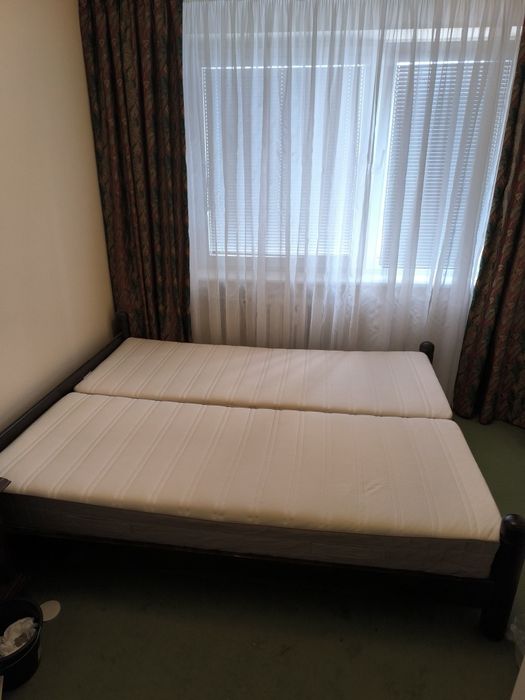 Łóżko z materacami 200 x 180