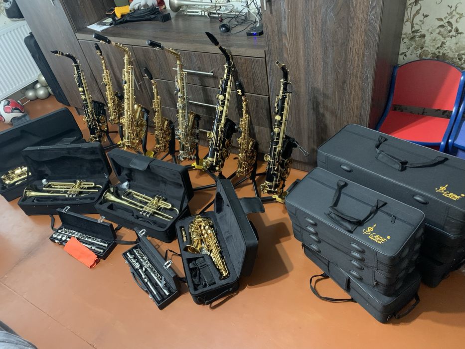 Нові Саксофони альт, тенор та сопрано, та труби Американський бренд