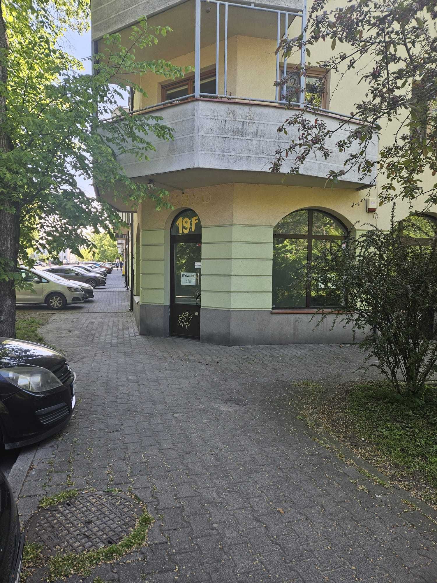 wynajmę lokal usługowy  71,5 m2 - centrum Skierniewic