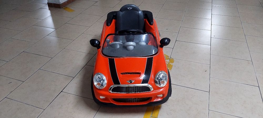 Carro eléctrico de criança