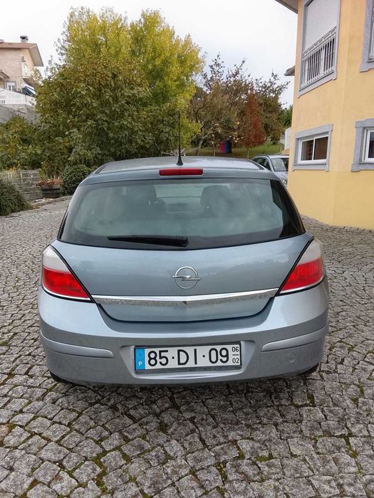 Opel Astra 1.4 Gasolina 2007 – 97.000 km, 5 Portas, Selo antigo