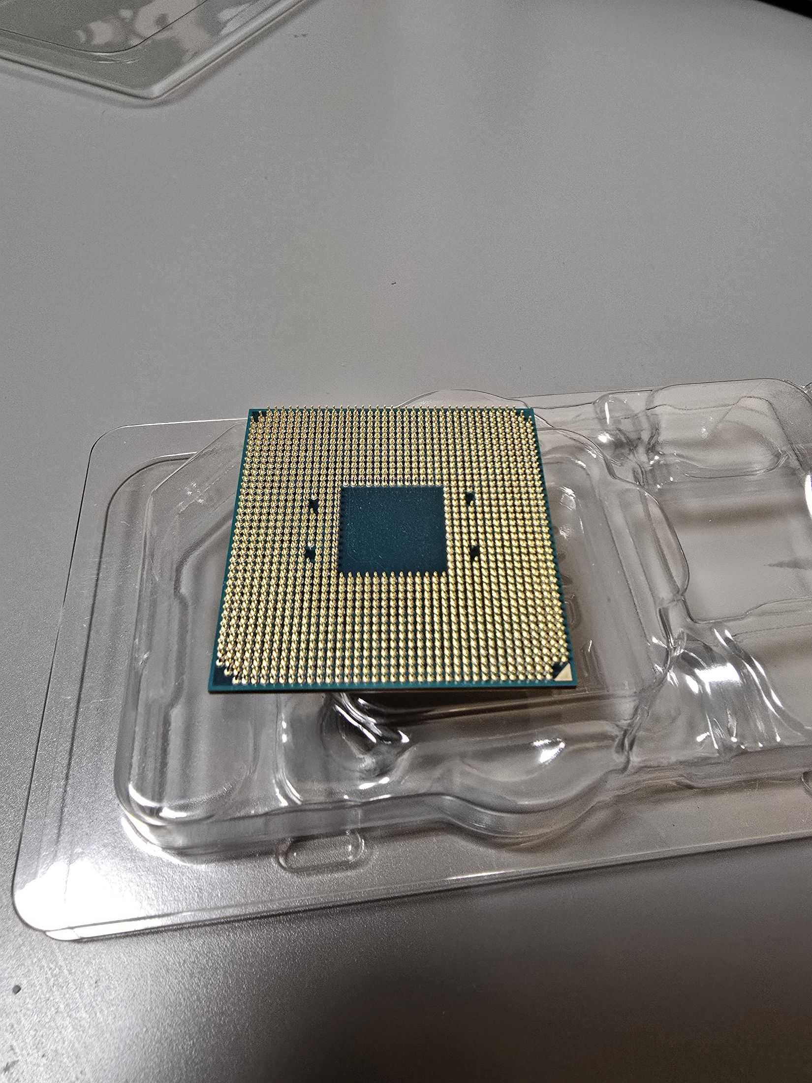 AMD Ryzen 7 2700X + oryginalne chłodzenie Wraith Prism