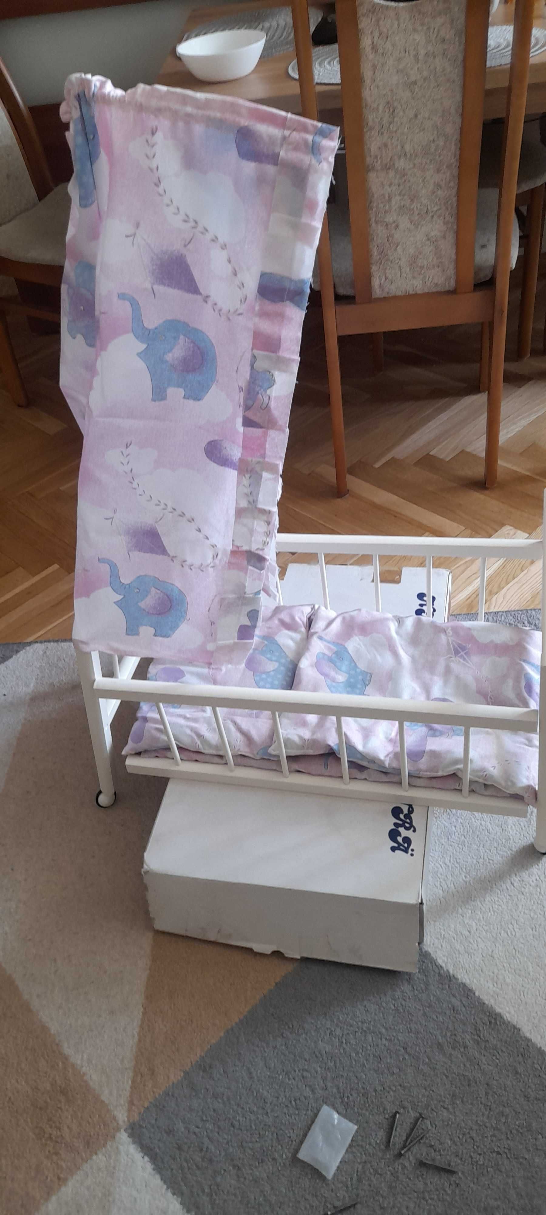 Łóżeczko dla lalek.