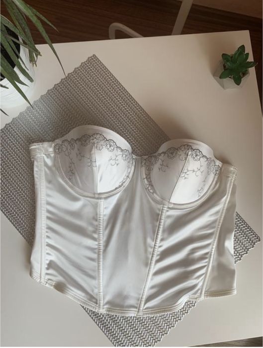 Корсет, атласний корсет, корсет з вишивкою.