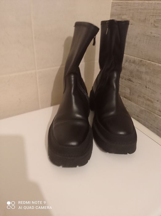 Ботинки, черевики, красовки, кеди жіночі