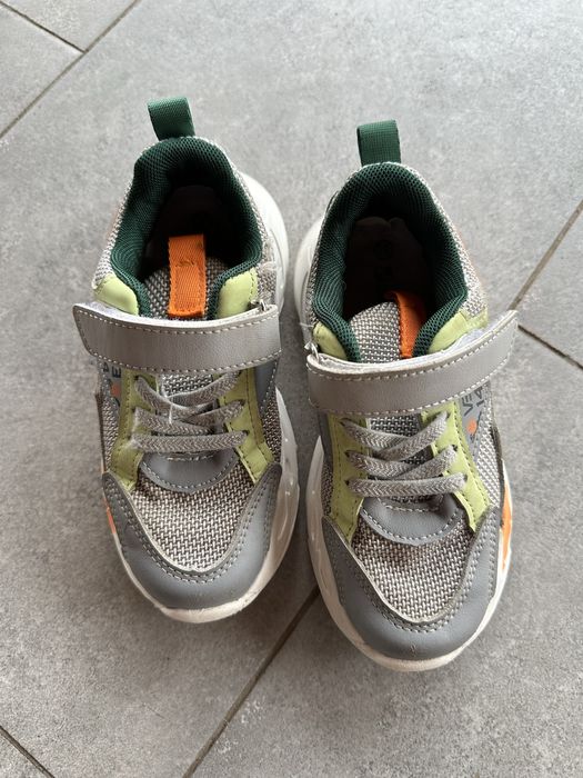 Кросівки на хлопчика в хорошому стані