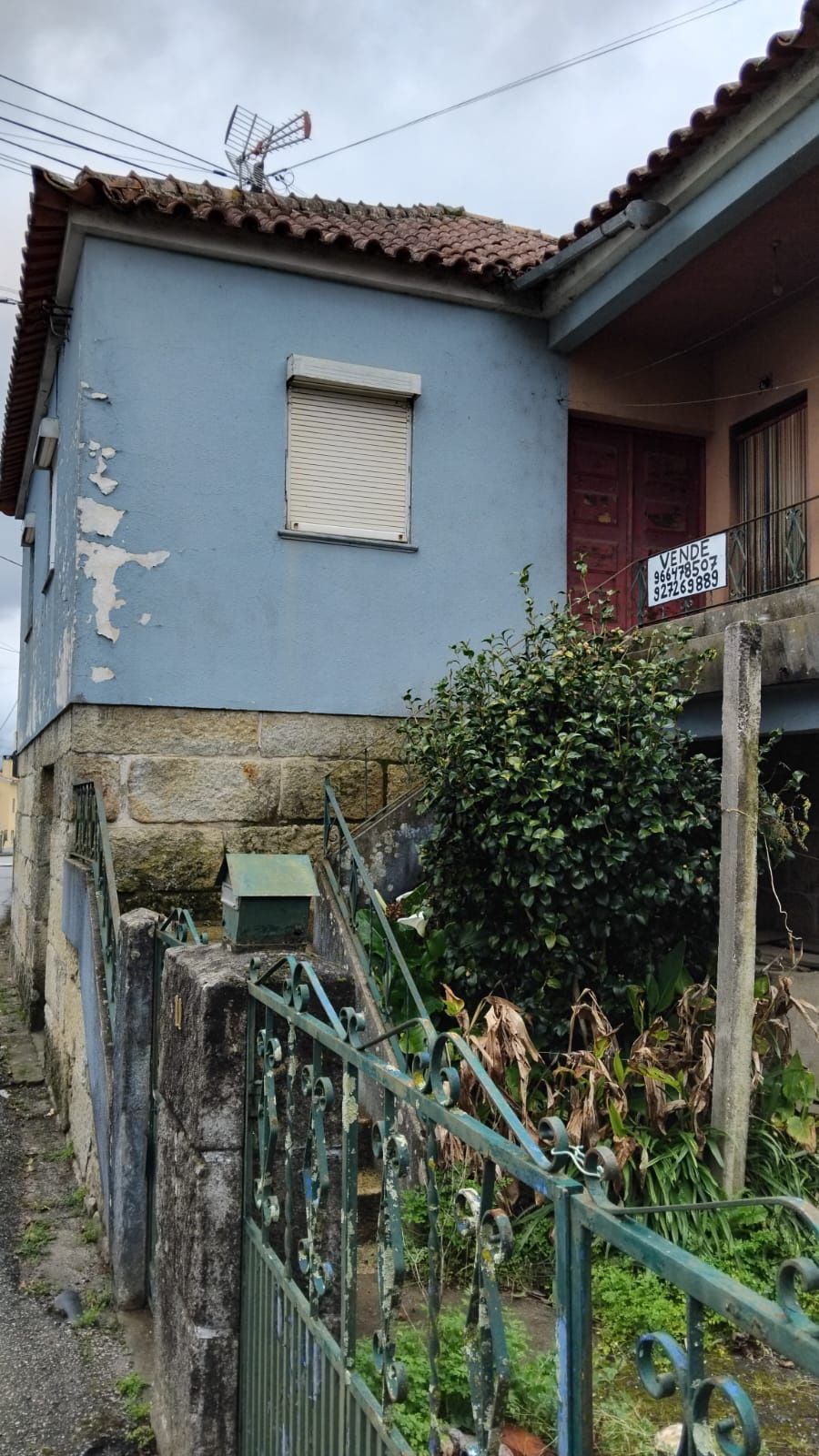 Vende  moradia bem localizada estrada principal
