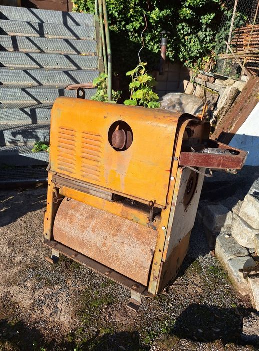 Walec ogrodowy spalinowy WISCONSIN