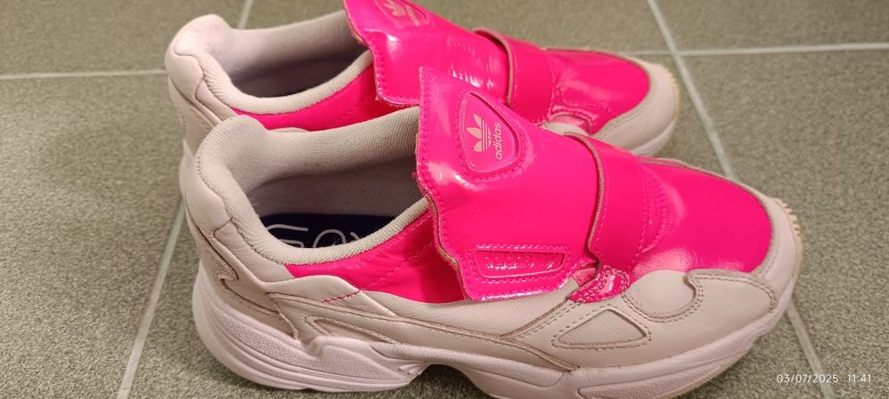 Новые кроссовки adidas