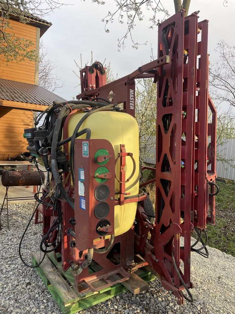 Навісний гідравлічний обприскувач нового покоління Hardi Master 1000л.