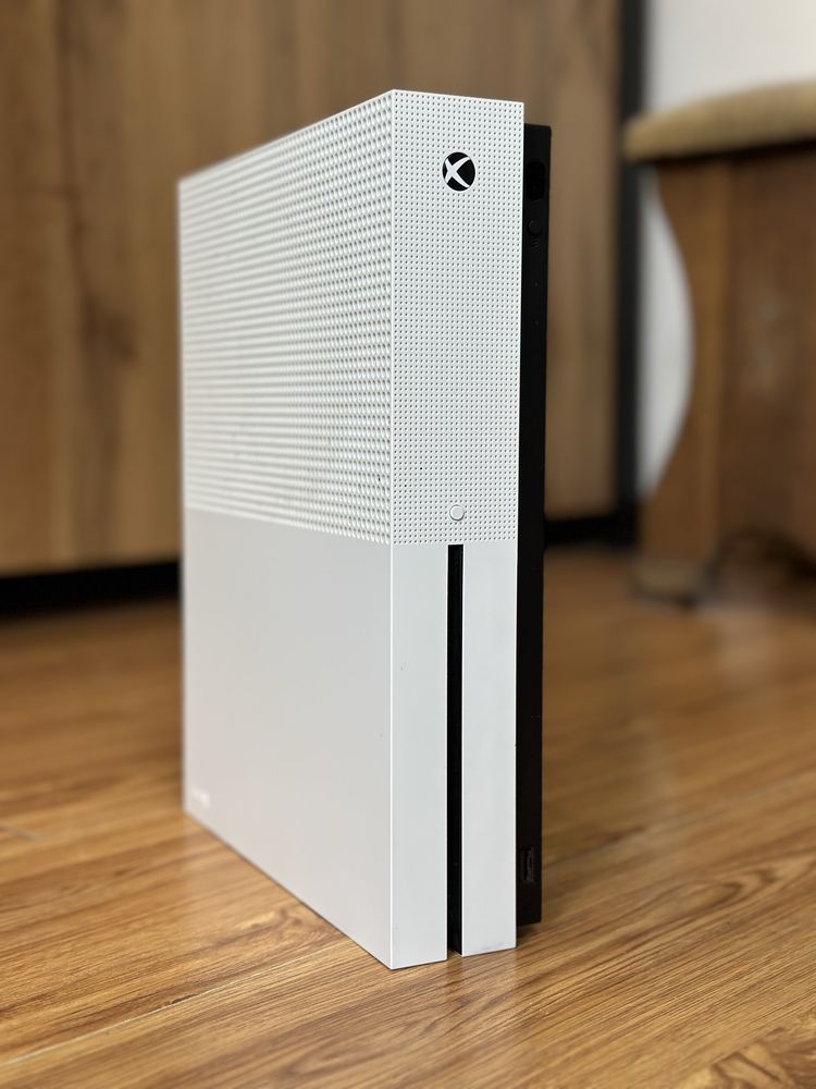 xbox one s 1TB в ідеальному стані