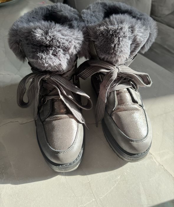 Черевики жіночі зі штучним хутром 37 розміру