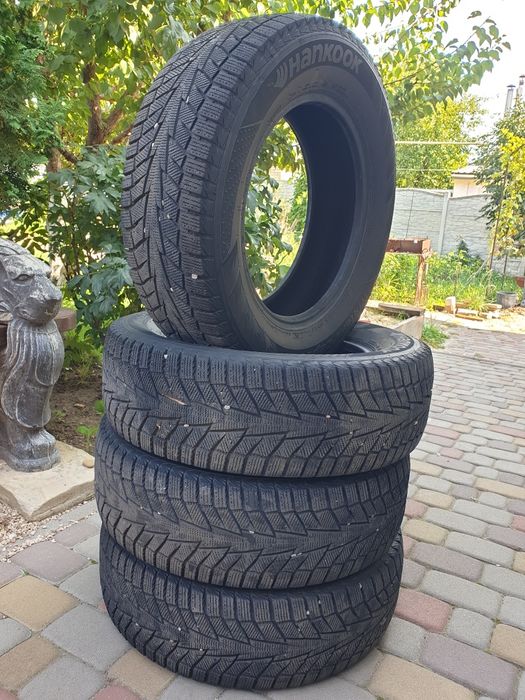 215 65 16  Hankook Winter Izept IZ2