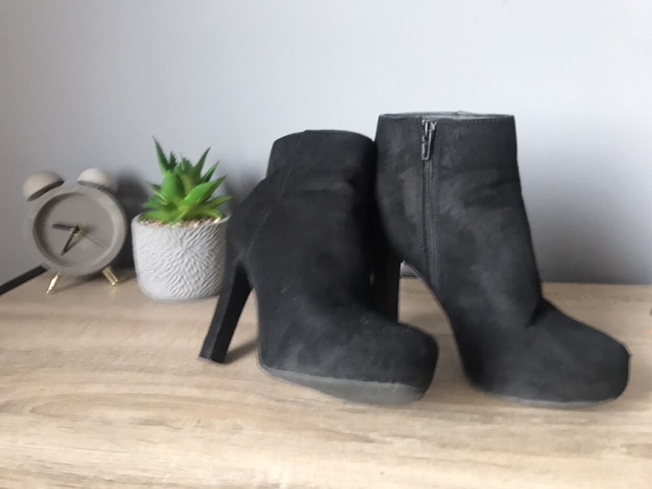 Sprzedam czarne zamszowe botki MOHITO r. 36