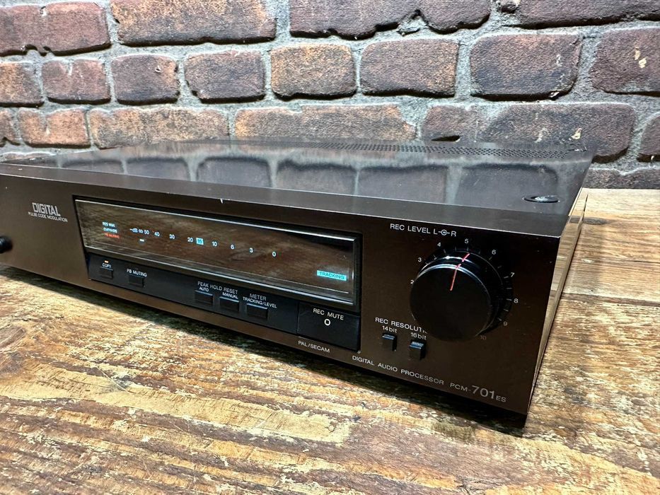 Cyfrowy procesor audio  Sony PCM-701 ES