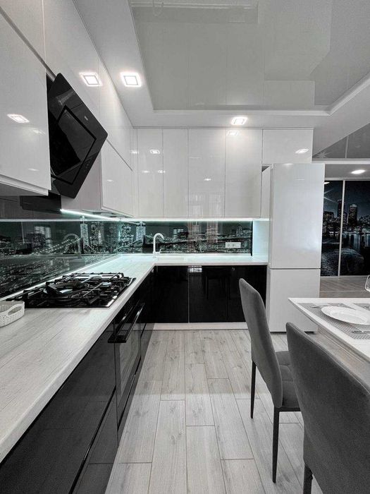 Апартаменти Люкс 2-кімнатні у Центрі - Мережа HELEN