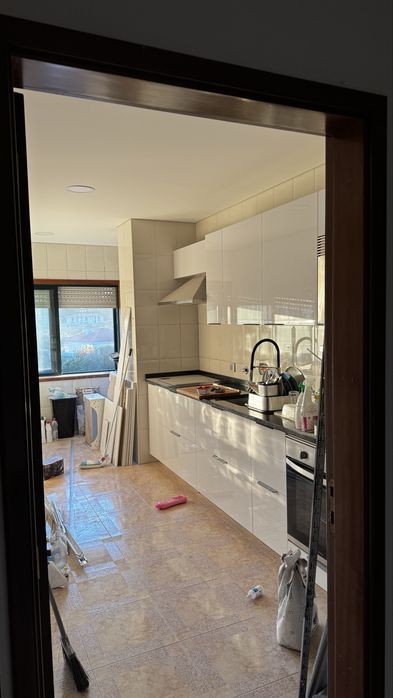 Apartamento T2, em fase final de remodelação