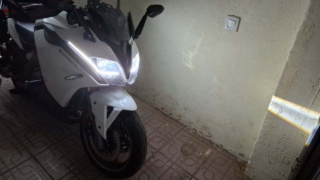 CFMOTO 650GT com malas