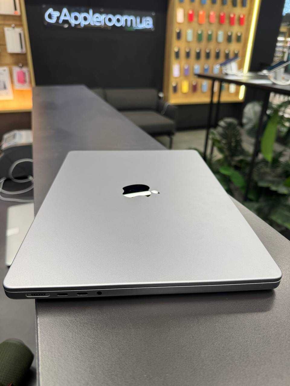 Вживаний  MacBook Pro 14, 512GB, Space Gray with Apple M1 Pro