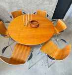 Komplet: stół + 6 krzeseł Fritz Hansen, design Vico Magistretti