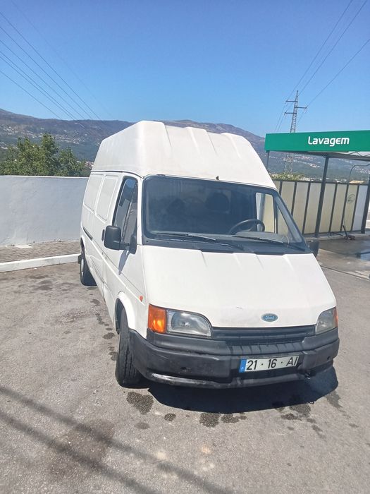 Ford Transit teto alto
