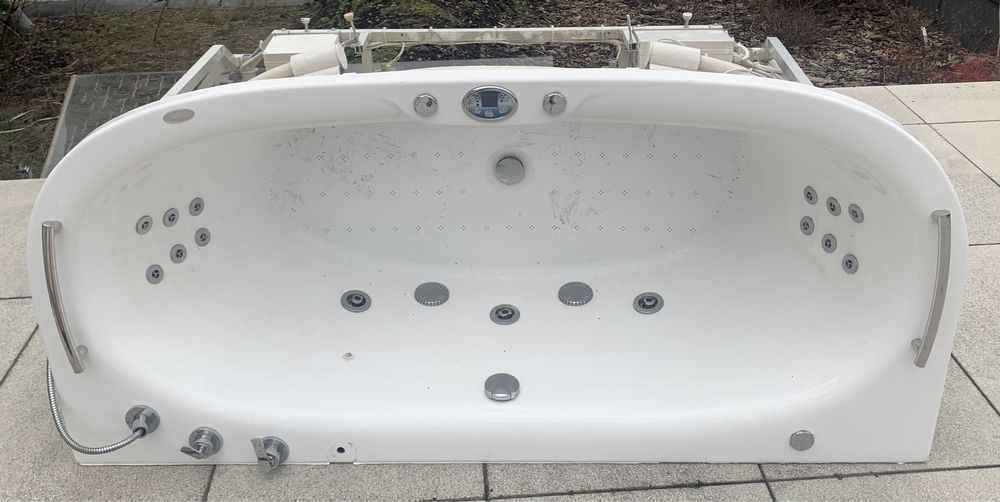 Wanna z hydromasażem jacuzzi Victory Spa