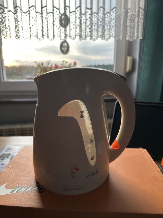 Czajnik stary bez ładowarki