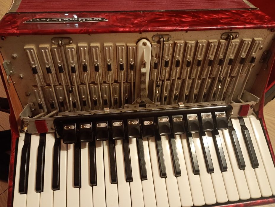 Akordeon WELTMEISTER STELLA 96 basów 4chóry