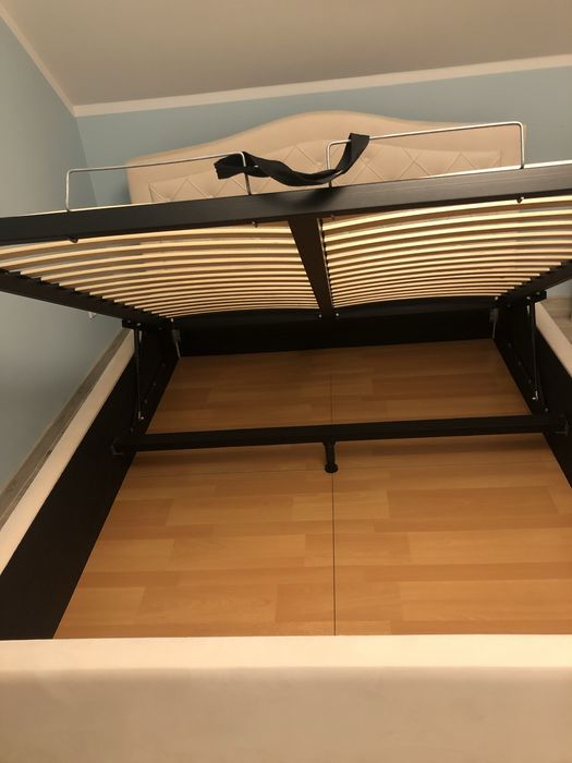 Łóżko tapicerowane 160x200 jak nowe glamour kremowe