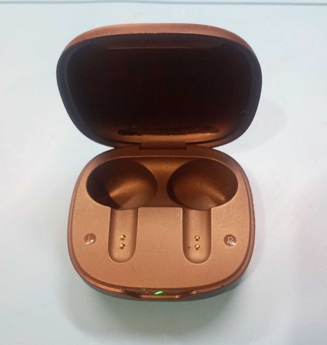 Зарядний кейс JBL Wave Flex