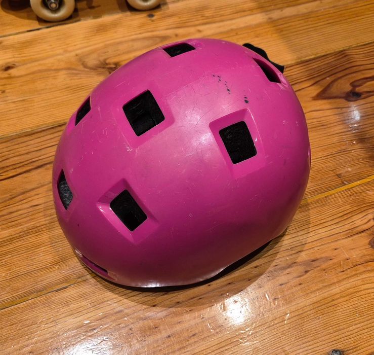 Girls Roller skates & safety kit