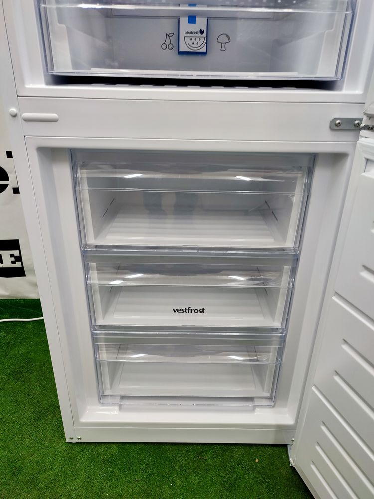 Двокамерний холодильник VestFrost Electrolux MultiCooling NoFrost A+++