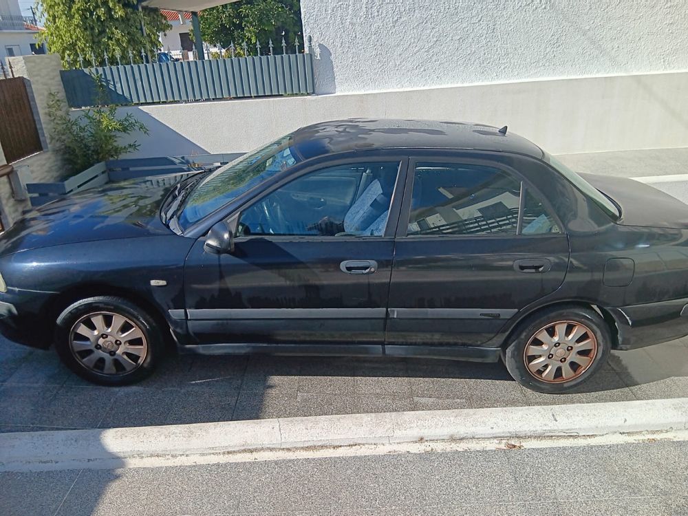 Mitsubishi Carisma 1.3 Gasolina | 2002 | 176mil km