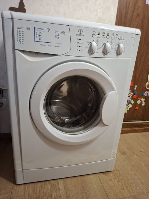 Продам пральну машину Indesit WISL 105 EX