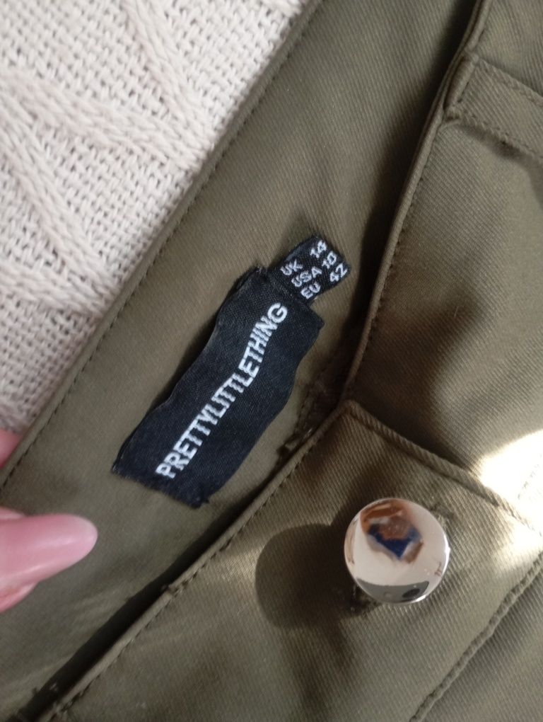 PrettyLittleThing L-XL szerokie spodnie całego w kolorze khaki