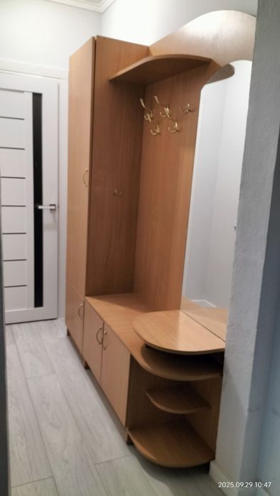 Продам передпокій