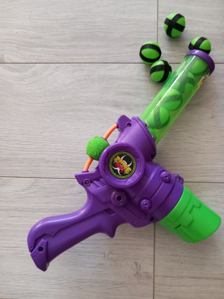 Zabawka gra pistolet wyrzutnia na kulki z rzepami