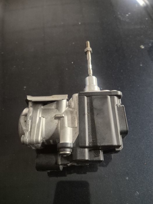 Nastawnik turbiny audi a4 a5 q5 tfsi